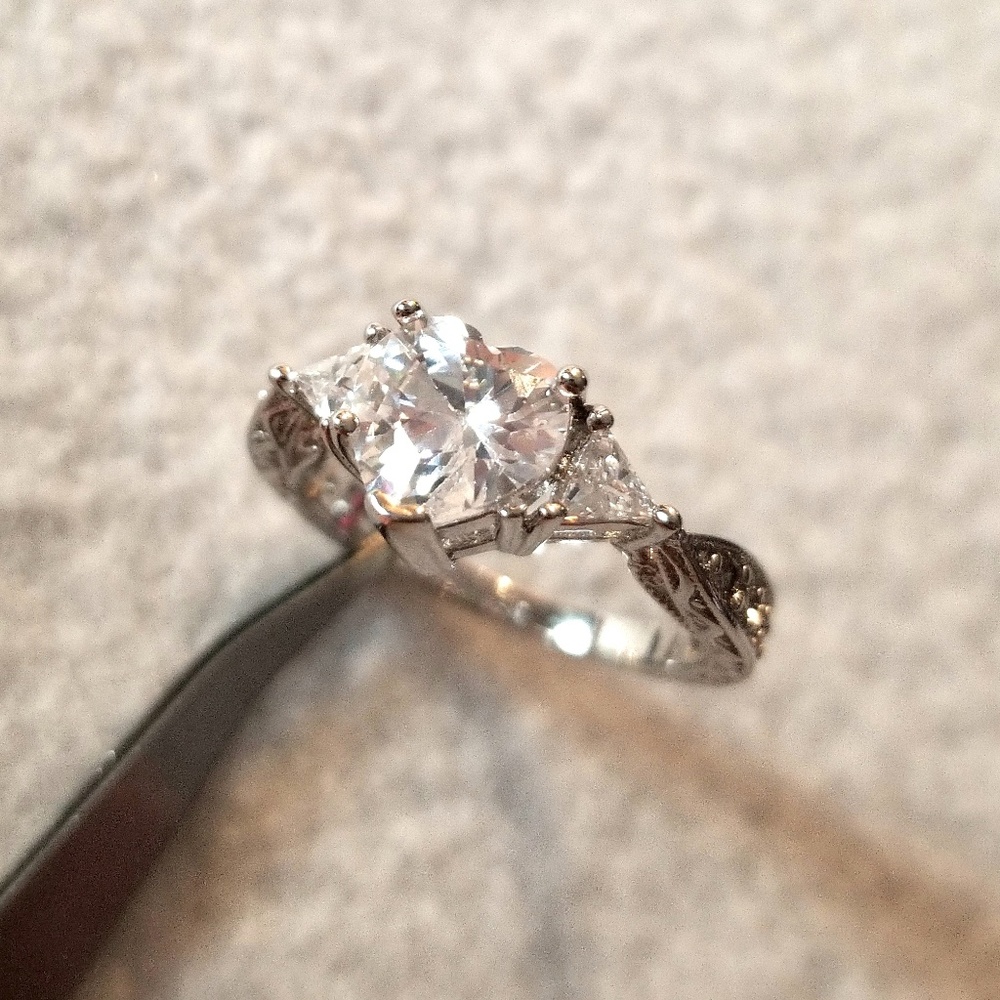18k Heart Solitaire - Picture 3 of 5